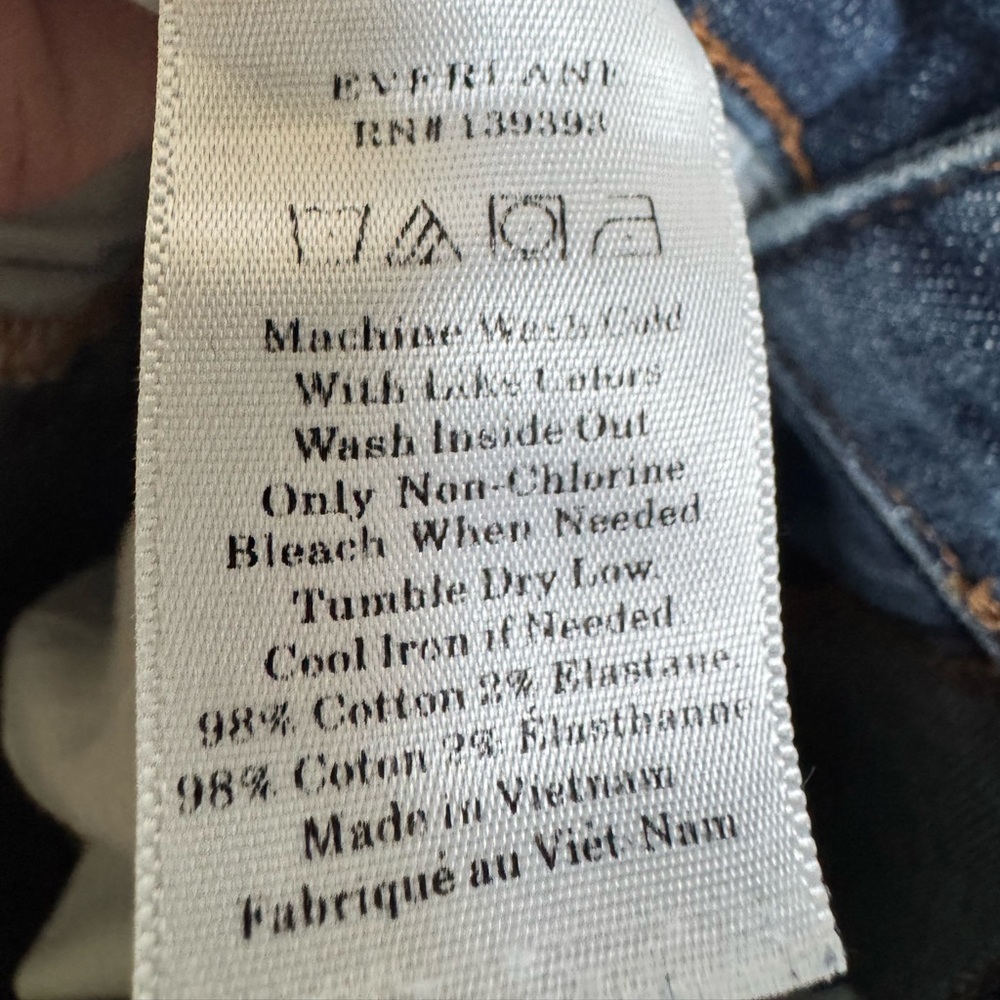 Everlane Mid Rise Ankle Jeans. 28” by 25” - Picture 5 of 5